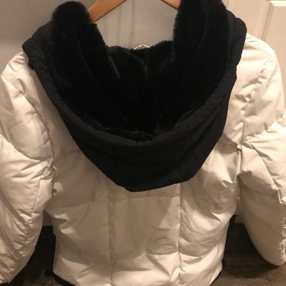 Michael Kors Women's White Puffer Jacket - Picture 2 of 5